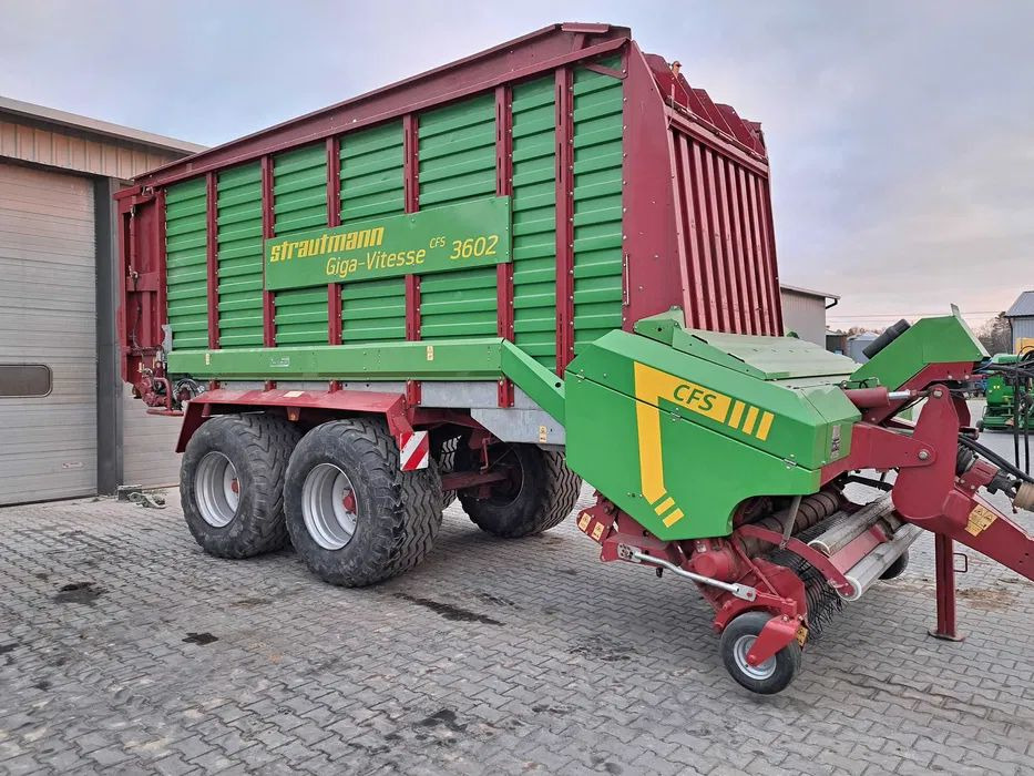 Przyczepa samozbierająca Strautmann 3602 Giga Vitesse 2019 rok - Remolque autocargador: foto 2 Przyczepa samozbierająca Strautmann 3602 Giga Vitesse 2019 rok - Remolque autocargador: foto 2