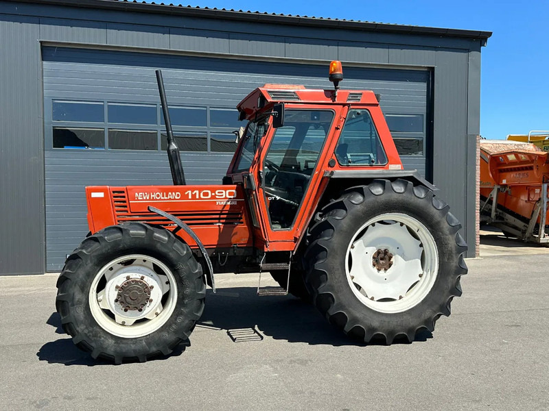 Fiat New Holland 110-90DT 110-90DT - Cabeza tractora: foto 5 Fiat New Holland 110-90DT 110-90DT - Cabeza tractora: foto 5