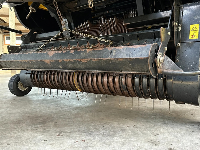 New Holland BB9060 Cropcutter - Maquinaria agrícola: foto 4 New Holland BB9060 Cropcutter - Maquinaria agrícola: foto 4