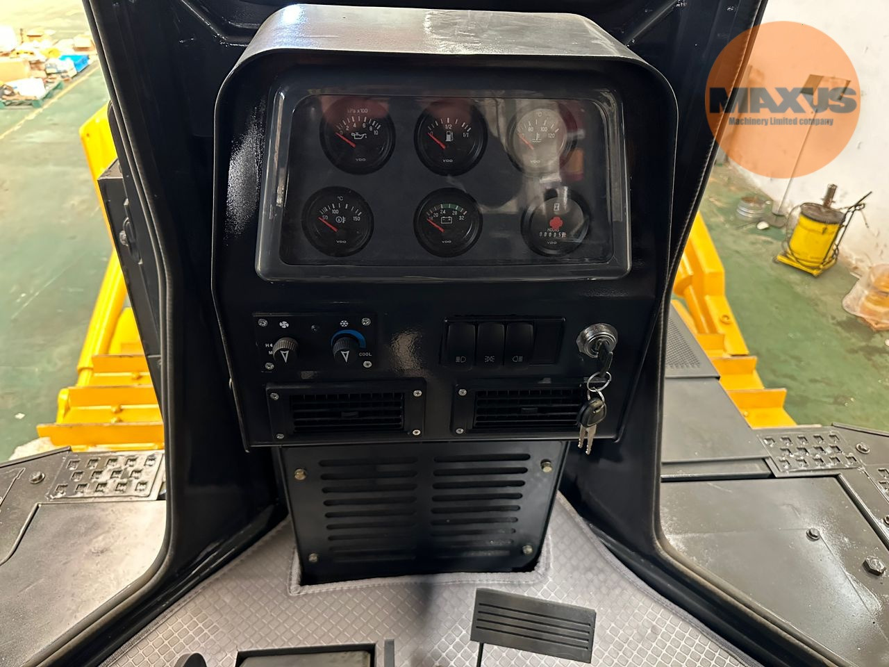MAXUS Buldozer MAXUS cu lamă dreaptă, riper cu un singur dinte și cabină ROPS - Bulldozer: foto 5 MAXUS Buldozer MAXUS cu lamă dreaptă, riper cu un singur dinte și cabină ROPS - Bulldozer: foto 5