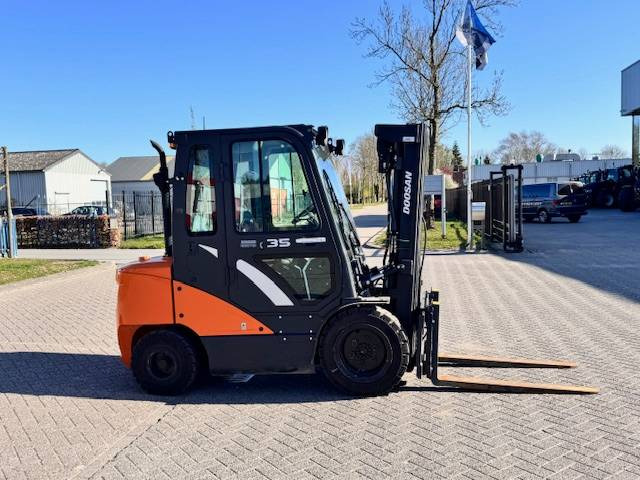 Doosan D35c Pro-7 - Carretilla elevadora diésel: foto 2 Doosan D35c Pro-7 - Carretilla elevadora diésel: foto 2