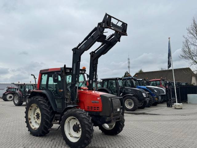 Valtra Valmet 6650 Hitech, voorlader, vloeistofkoppeling - Tractor: foto 2 Valtra Valmet 6650 Hitech, voorlader, vloeistofkoppeling - Tractor: foto 2