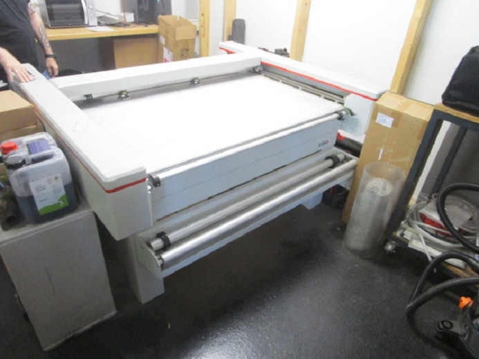 SCHNEIDEPLOTTER ZÜND P-1200 PLUS - Máquina de corte de papel: foto 2 SCHNEIDEPLOTTER ZÜND P-1200 PLUS - Máquina de corte de papel: foto 2