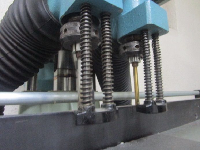 ZWEISPINDELBOHRMASCHINE O.M. - Máquina perforadora de papel: foto 4 ZWEISPINDELBOHRMASCHINE O.M. - Máquina perforadora de papel: foto 4