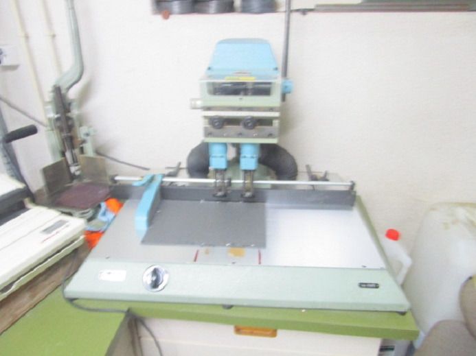 ZWEISPINDELBOHRMASCHINE O.M. - Máquina perforadora de papel: foto 5 ZWEISPINDELBOHRMASCHINE O.M. - Máquina perforadora de papel: foto 5