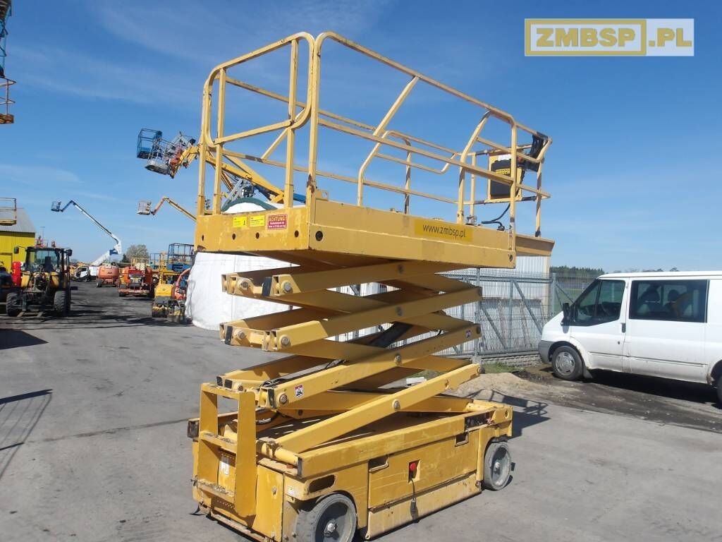 Haulotte Compact 10 - Plataforma de tijeras: foto 2 Haulotte Compact 10 - Plataforma de tijeras: foto 2