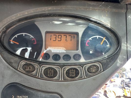 Bobcat T110 Joystick à 19 900 € HT - Minicargadora de cadenas: foto 4 Bobcat T110 Joystick à 19 900 € HT - Minicargadora de cadenas: foto 4