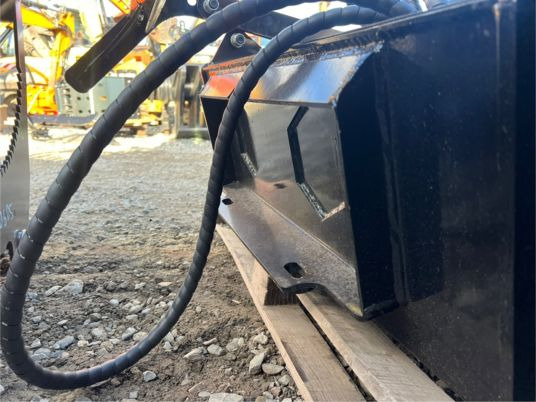 Broyeur forestier pour minichargeur - Trituradora forestal: foto 5 Broyeur forestier pour minichargeur - Trituradora forestal: foto 5