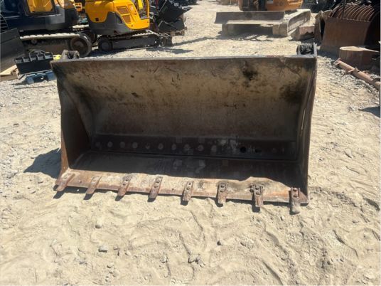 Godet multiservices attelage jcb - Cazo: foto 3 Godet multiservices attelage jcb - Cazo: foto 3