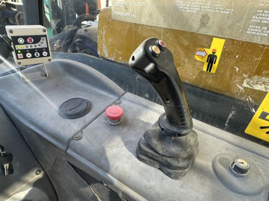 Terex TELELIFT 2506 à 21 500 € HT - Manipulador telescópico: foto 4 Terex TELELIFT 2506 à 21 500 € HT - Manipulador telescópico: foto 4