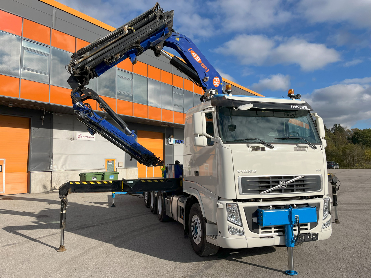VOLVO FH 8x4 + Crane 48tm year 2006 + Jib + platform + tractor - Camión grúa: foto 1 VOLVO FH 8x4 + Crane 48tm year 2006 + Jib + platform + tractor - Camión grúa: foto 1