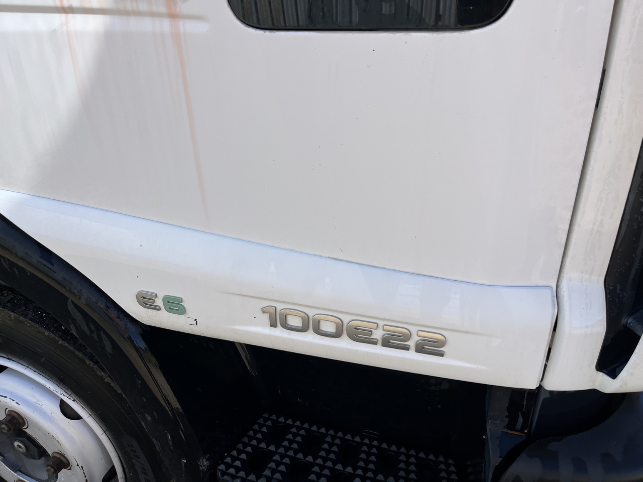 Iveco Eurocargo 100E22 caisse double cabine 7 places - Camión caja cerrada: foto 4 Iveco Eurocargo 100E22 caisse double cabine 7 places - Camión caja cerrada: foto 4