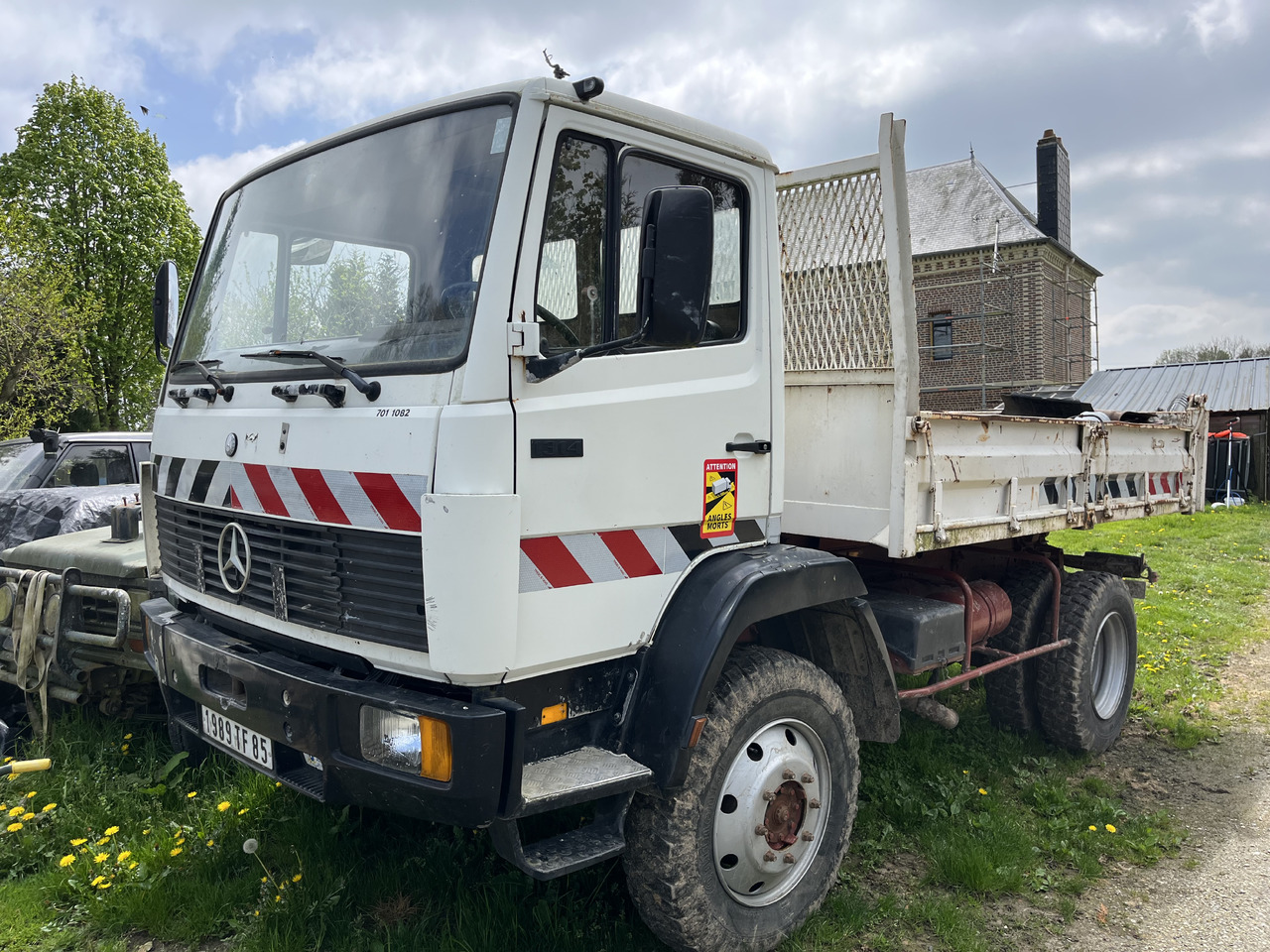 MERCEDES-BENZ 1314 benne 4x4 - Volquete camión: foto 1 MERCEDES-BENZ 1314 benne 4x4 - Volquete camión: foto 1
