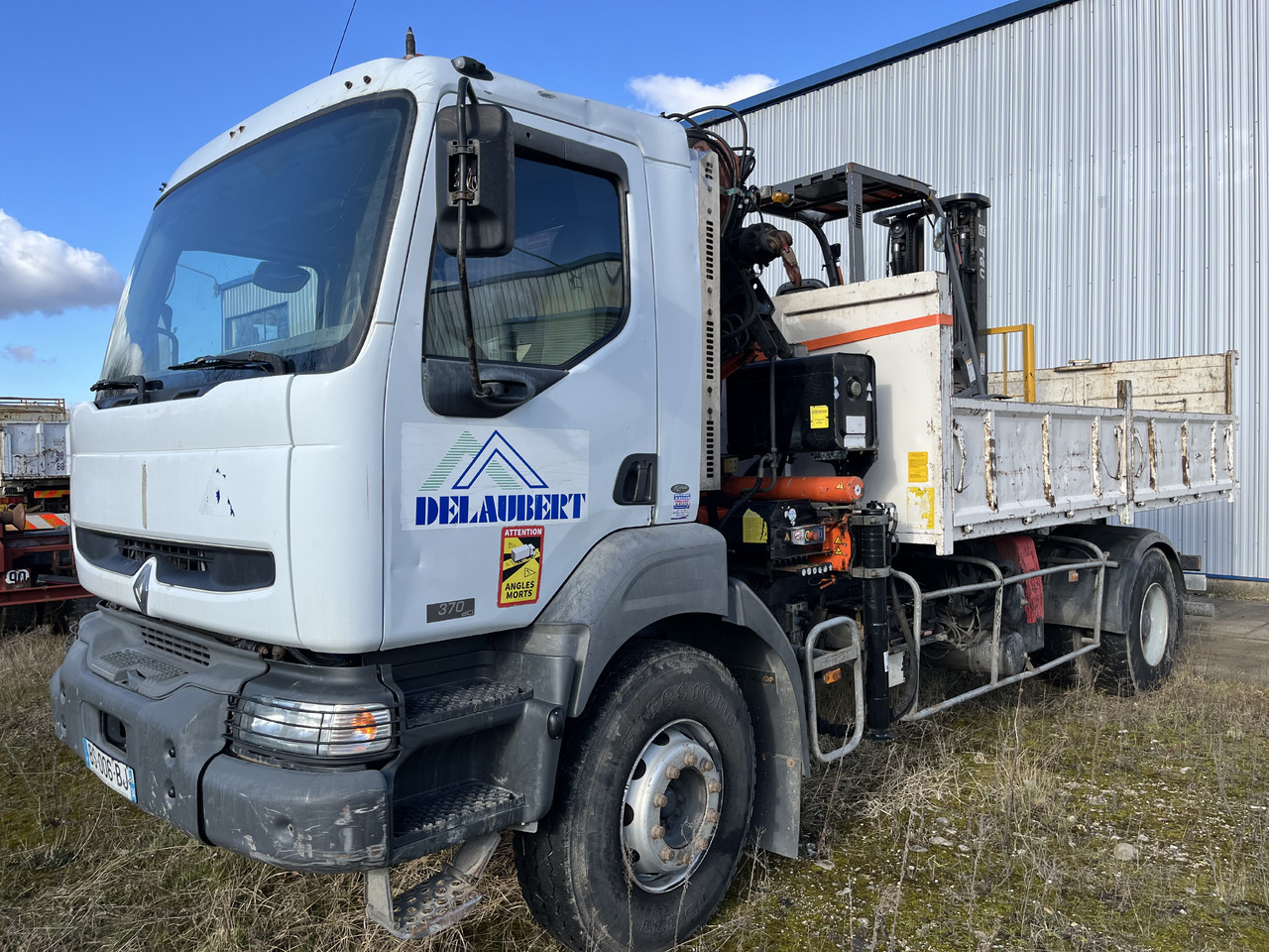 RENAULT Kerax 370dci 4x2 19T benne grue - Volquete camión, Camión grúa: foto 1 RENAULT Kerax 370dci 4x2 19T benne grue - Volquete camión, Camión grúa: foto 1
