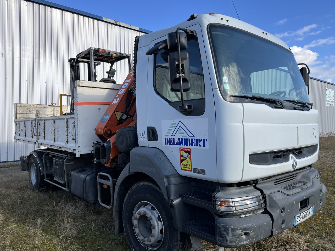 RENAULT Kerax 370dci 4x2 19T benne grue - Volquete camión, Camión grúa: foto 2 RENAULT Kerax 370dci 4x2 19T benne grue - Volquete camión, Camión grúa: foto 2