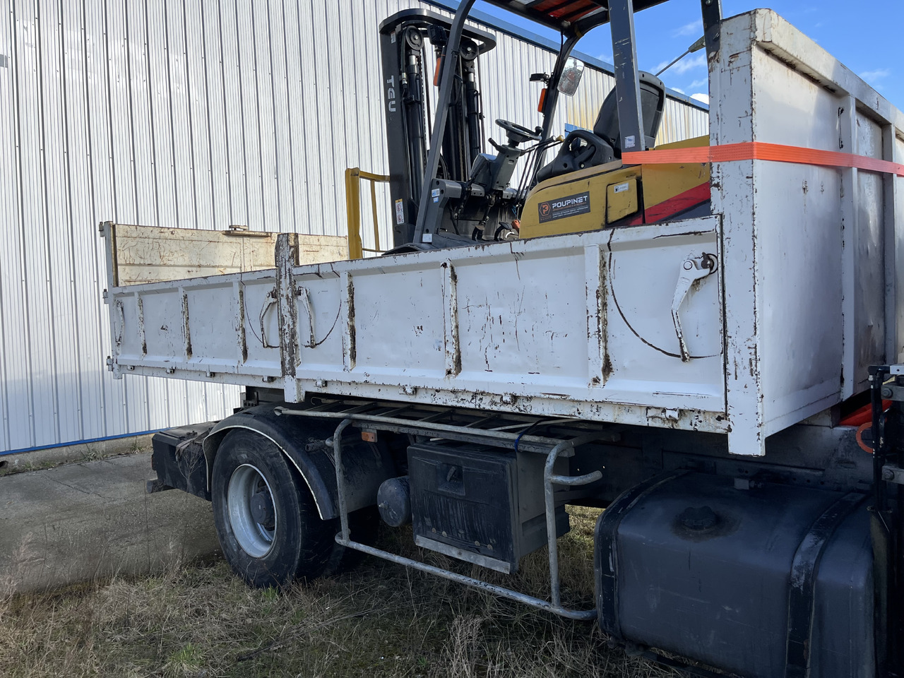 RENAULT Kerax 370dci 4x2 19T benne grue - Volquete camión, Camión grúa: foto 3 RENAULT Kerax 370dci 4x2 19T benne grue - Volquete camión, Camión grúa: foto 3