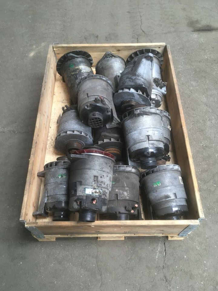 Bosch Lichtmaschine 140A Bosch 0120689587 / 0120689574 / 0120689571 0120689536 Mercedes Citaro - Alternador para Autobús: foto 4 Bosch Lichtmaschine 140A Bosch 0120689587 / 0120689574 / 0120689571 0120689536 Mercedes Citaro - Alternador para Autobús: foto 4