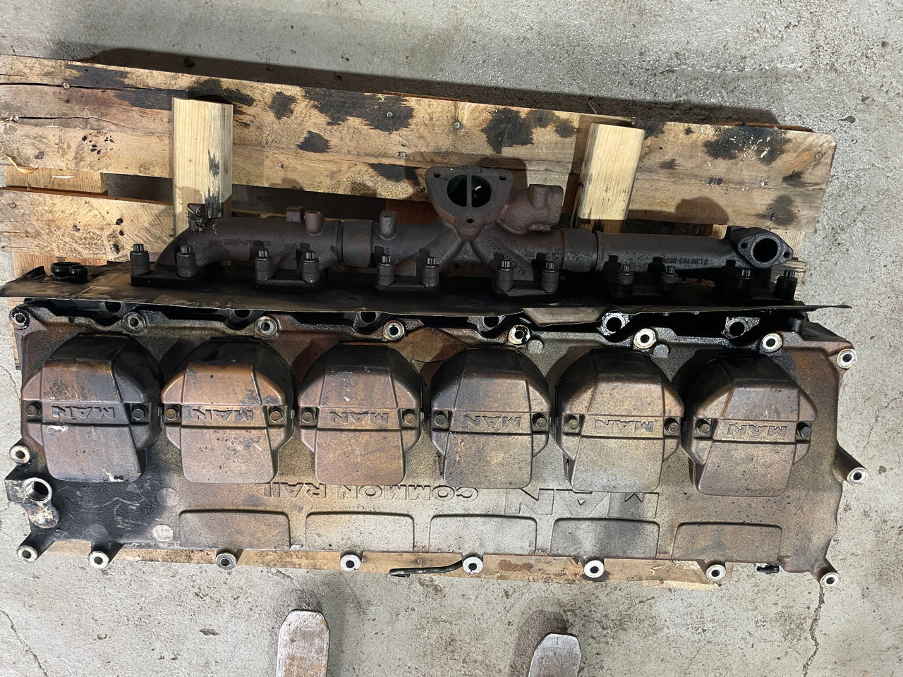 MAN Motor MAN Lions City D2066 LUH 52 Zylinderkopf Nockenwelle - Cabezal de bloque para Autobús: foto 5 MAN Motor MAN Lions City D2066 LUH 52 Zylinderkopf Nockenwelle - Cabezal de bloque para Autobús: foto 5