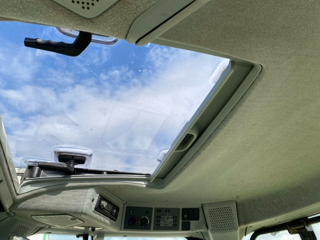 Tractor CLAAS ARION 620 CEBIS: foto 8