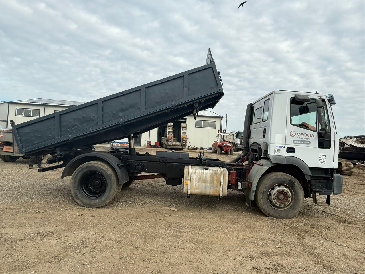 IVECO EUROTRAKKER TIPPER - Volquete camión: foto 2 IVECO EUROTRAKKER TIPPER - Volquete camión: foto 2