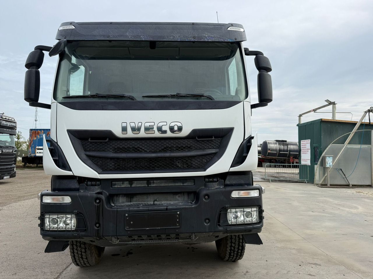 IVECO TRAKKER 8X4 AUTO SPECIALIZED CONCRETE STATION - Camión hormigonera: foto 3 IVECO TRAKKER 8X4 AUTO SPECIALIZED CONCRETE STATION - Camión hormigonera: foto 3