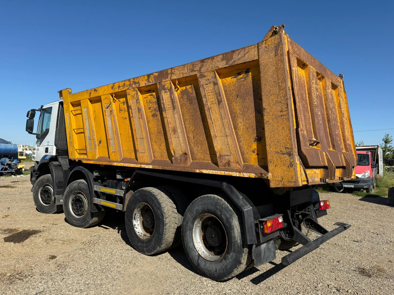 IVECO TRAKKER TIPPER - Volquete camión: foto 4 IVECO TRAKKER TIPPER - Volquete camión: foto 4