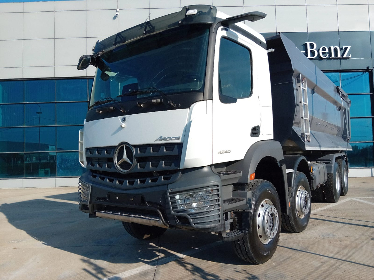Mercedes-Benz Arocs 42.40 8×4 Basculanta/Tipper/Kipper Heavy Duty, TOP !!! - Volquete camión: foto 1 Mercedes-Benz Arocs 42.40 8×4 Basculanta/Tipper/Kipper Heavy Duty, TOP !!! - Volquete camión: foto 1