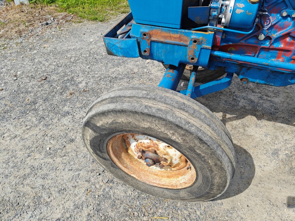 Tractor FORD 5000 traktori alkuperäiskuntoinen, Hara hytillä ja paljon hydrauliikkaa, katso video!: foto 7