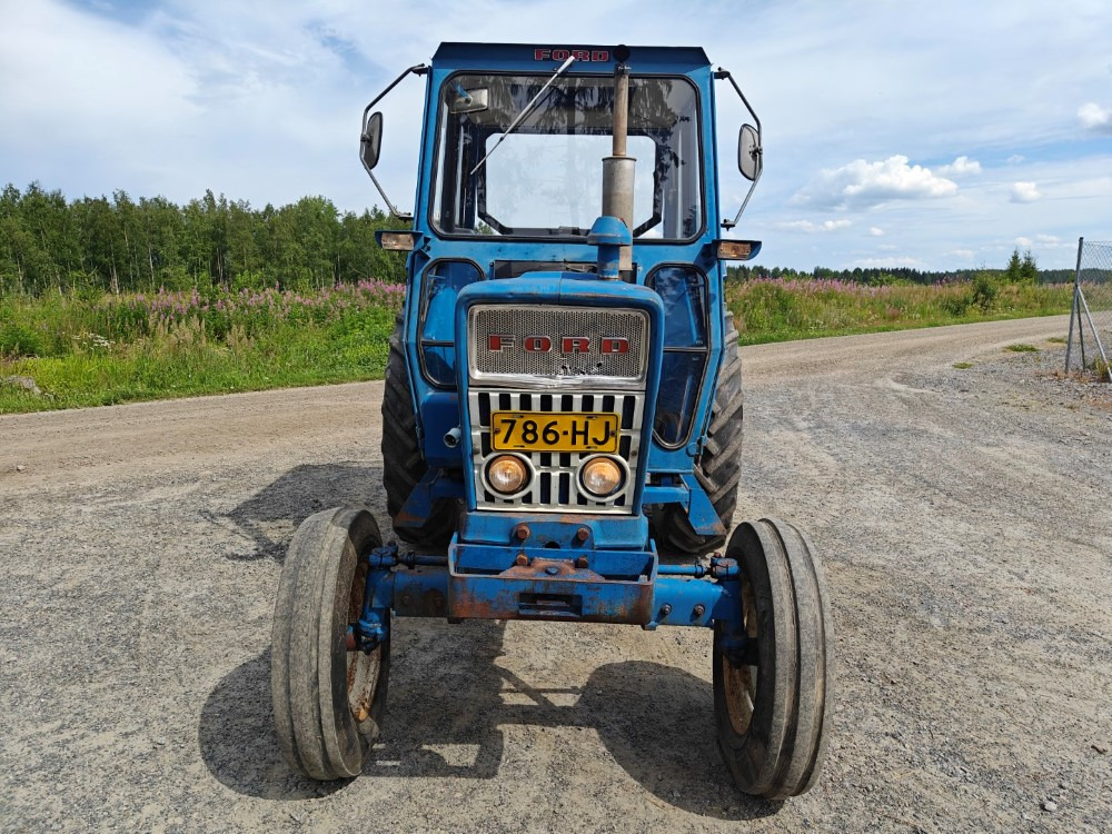 Tractor FORD 5000 traktori alkuperäiskuntoinen, Hara hytillä ja paljon hydrauliikkaa, katso video!: foto 5