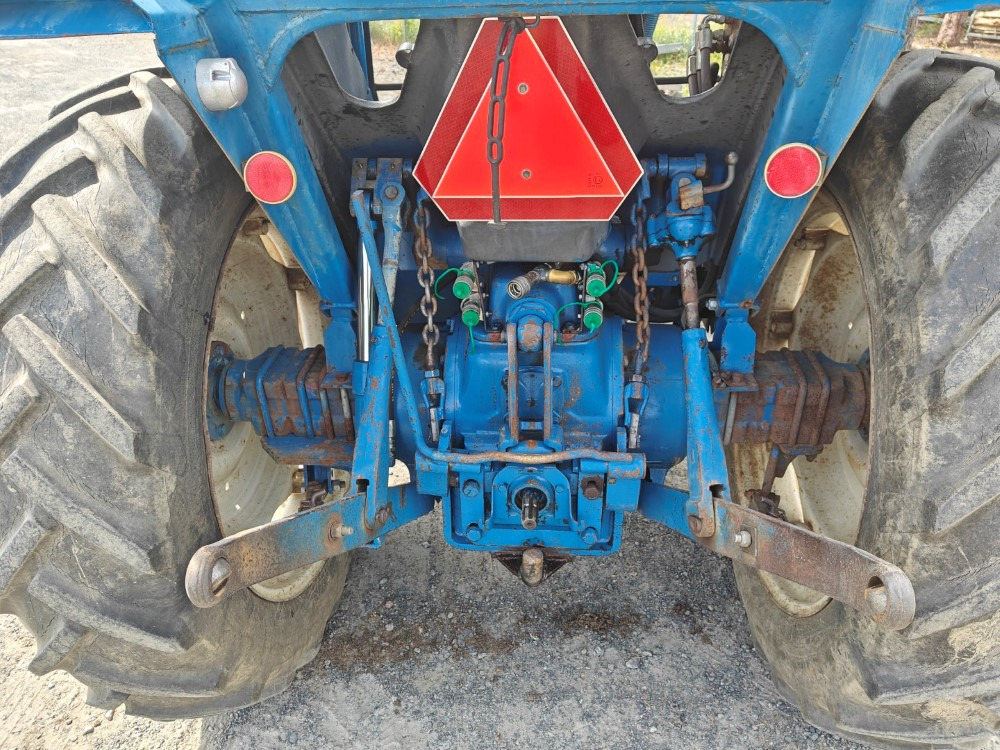 Tractor FORD 5000 traktori alkuperäiskuntoinen, Hara hytillä ja paljon hydrauliikkaa, katso video!: foto 10