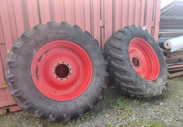 Fendt Takarenkaat 650/65R42 vanteineen - Neumático para Tractor: foto 1 Fendt Takarenkaat 650/65R42 vanteineen - Neumático para Tractor: foto 1