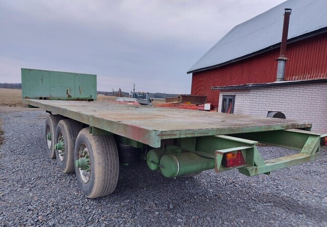 JALKALAVAKÄRRY - 3-akselinen ILMA-ALUSTAINEN KÄRRY MONEEN KÄYTTÖÖN - Remolque plataforma agrícola: foto 5 JALKALAVAKÄRRY - 3-akselinen ILMA-ALUSTAINEN KÄRRY MONEEN KÄYTTÖÖN - Remolque plataforma agrícola: foto 5