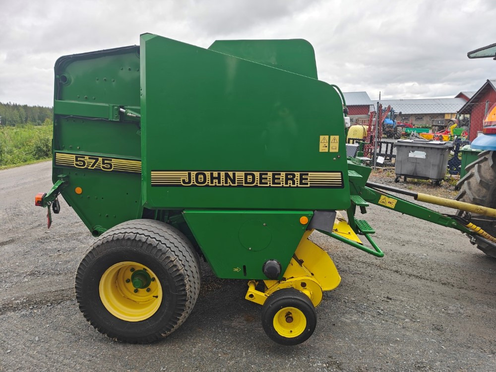 JOHN DEERE Pyöröpaalain 575 - Rotoempacadora: foto 4 JOHN DEERE Pyöröpaalain 575 - Rotoempacadora: foto 4