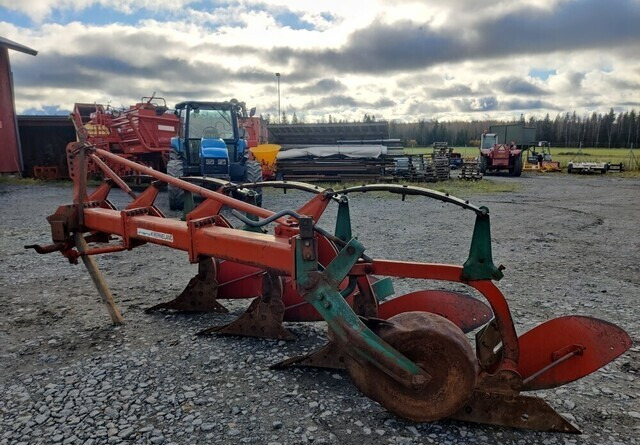 Kverneland A8 sarka-aura 4-siipinen - Arado: foto 3 Kverneland A8 sarka-aura 4-siipinen - Arado: foto 3