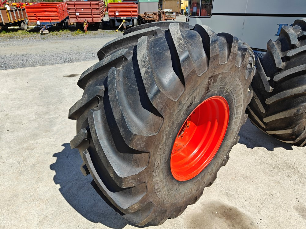 Mammuttirenkaat 750/65R26 ja 360/80-20 Claas 58S leikkuupuimuriin vanteilla, todella hyväkuntoiset! - Rueda completa para Otros: foto 4 Mammuttirenkaat 750/65R26 ja 360/80-20 Claas 58S leikkuupuimuriin vanteilla, todella hyväkuntoiset! - Rueda completa para Otros: foto 4