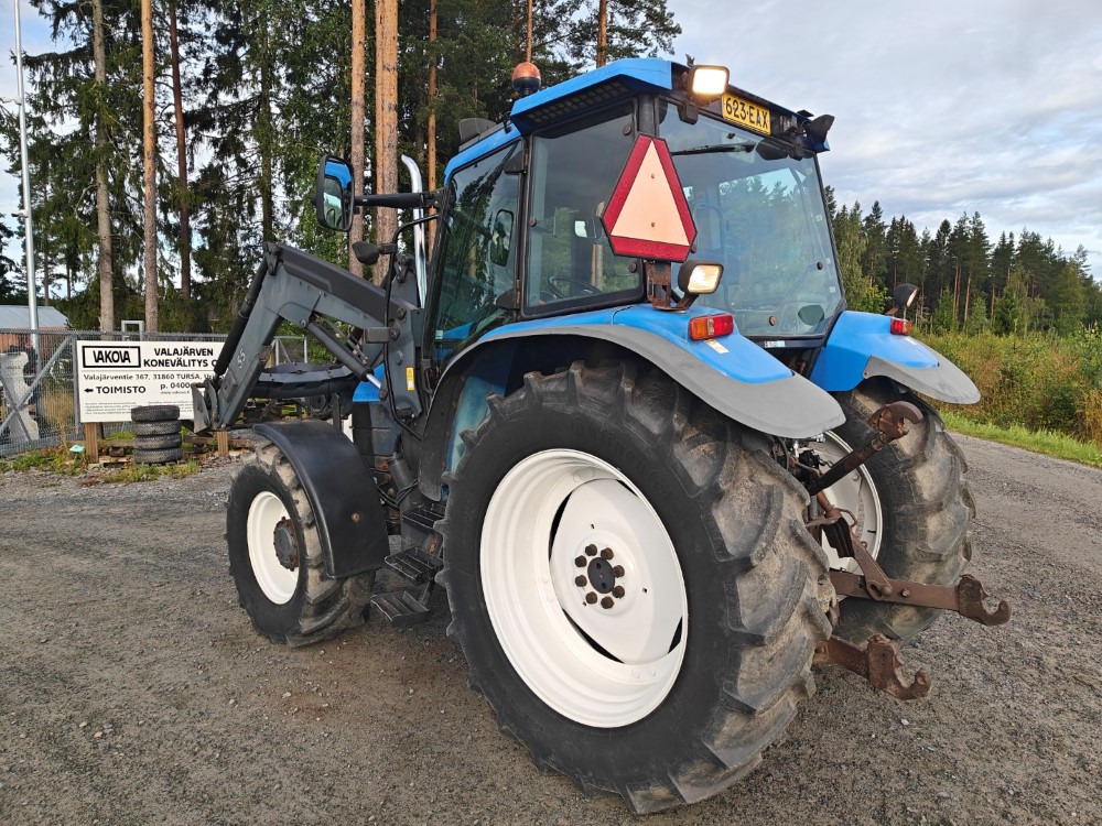 New Holland TS100, ES vaihteisto, ilmastointi, etukuormaaja Ålö Q55, katso video! - Tractor: foto 3 New Holland TS100, ES vaihteisto, ilmastointi, etukuormaaja Ålö Q55, katso video! - Tractor: foto 3