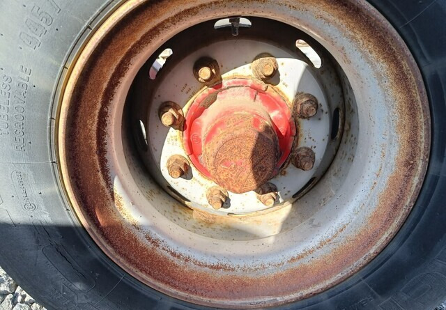 Peräkärryn akseli 445/45R19.5 leveillä renkailla - Eje y piezas para Remolque: foto 4 Peräkärryn akseli 445/45R19.5 leveillä renkailla - Eje y piezas para Remolque: foto 4