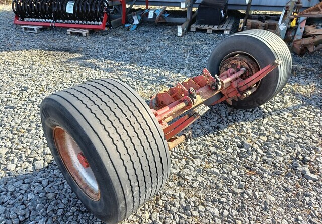 Peräkärryn akseli 445/45R19.5 leveillä renkailla - Eje y piezas para Remolque: foto 1 Peräkärryn akseli 445/45R19.5 leveillä renkailla - Eje y piezas para Remolque: foto 1