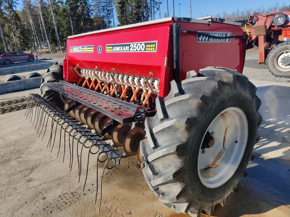 Simulta Junkkari 250cm kylvölannoitin kiekkovantaat takana - Combinado de siembra: foto 2 Simulta Junkkari 250cm kylvölannoitin kiekkovantaat takana - Combinado de siembra: foto 2