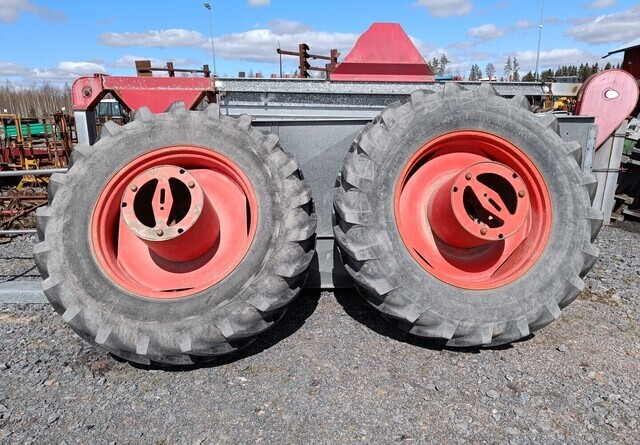Taurus Paripyörät 18.4R38 todella hyväkuntoiset Fendt Farmer 312LSA sopivat - Rueda completa para Maquinaria agrícola: foto 2 Taurus Paripyörät 18.4R38 todella hyväkuntoiset Fendt Farmer 312LSA sopivat - Rueda completa para Maquinaria agrícola: foto 2