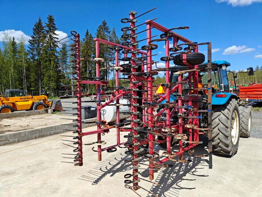 VM 450 cm, hydraulisesti taittuva, etulana ja jälkihara, katso video! - Grada de púas: foto 3 VM 450 cm, hydraulisesti taittuva, etulana ja jälkihara, katso video! - Grada de púas: foto 3