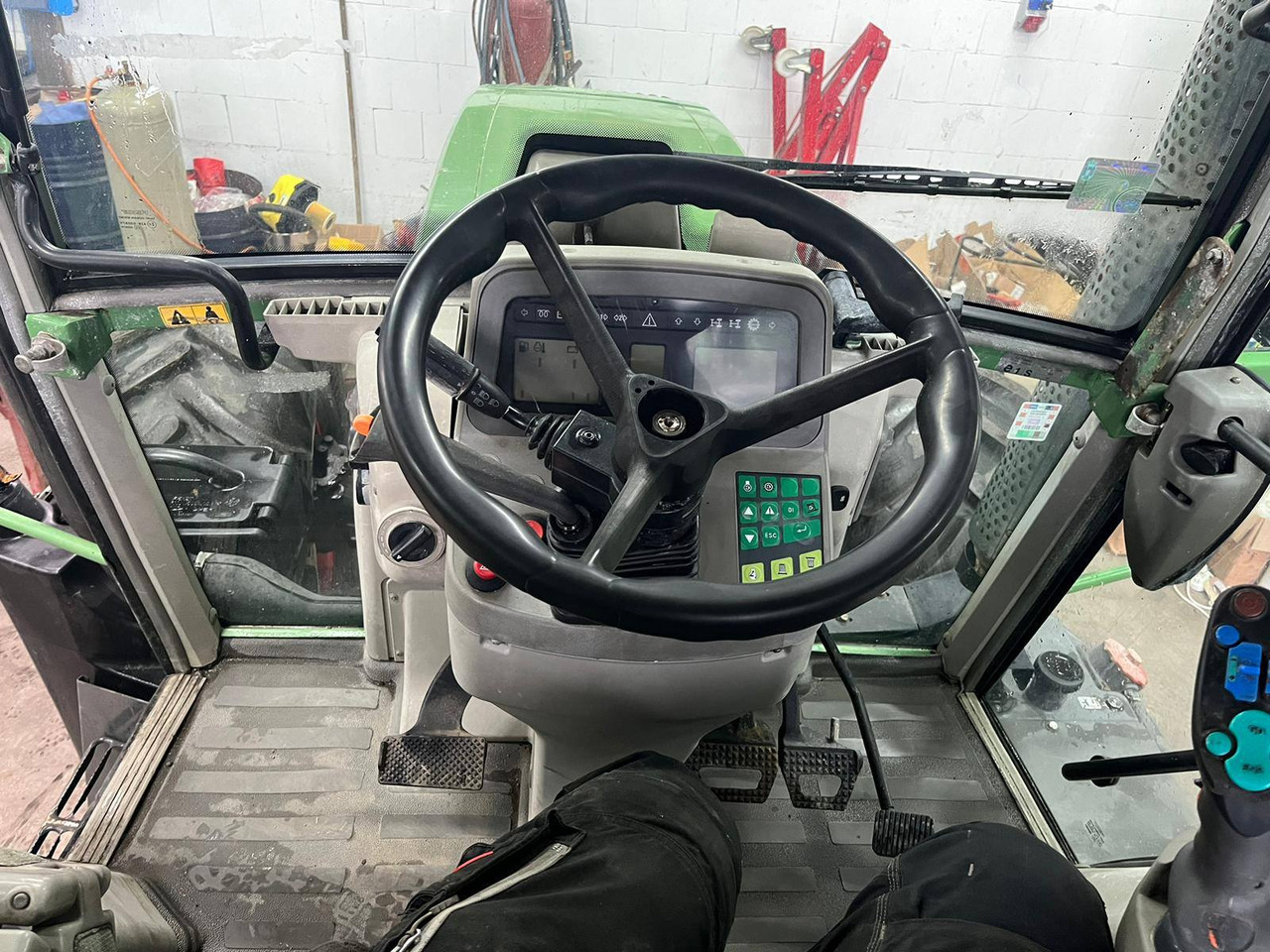 FENDT 412 Vario COM3 - Tractor: foto 4 FENDT 412 Vario COM3 - Tractor: foto 4