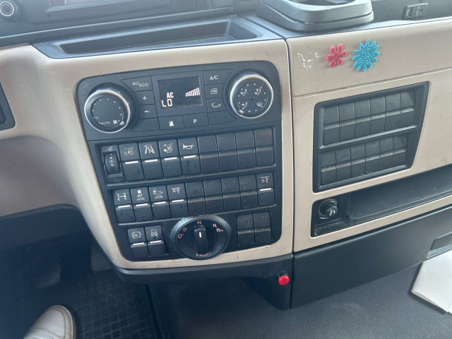 MAN TGX 26.470 6X2-4 BL tandem - Camión lona: foto 2 MAN TGX 26.470 6X2-4 BL tandem - Camión lona: foto 2