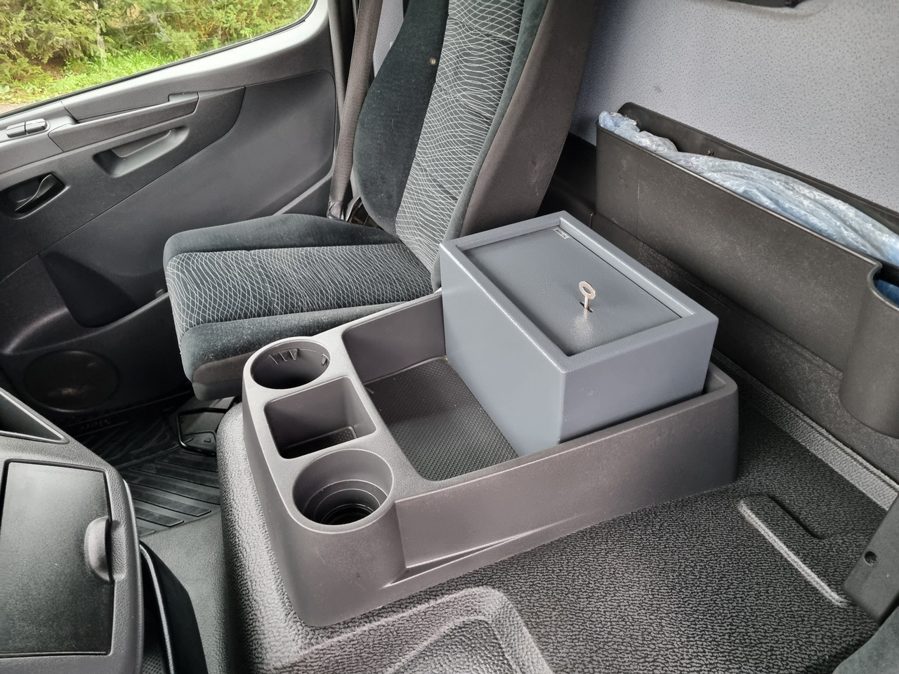 MERCEDES-BENZ ATEGO 1323 4x4 ABROLKIPPER - Multibasculante camión: foto 5 MERCEDES-BENZ ATEGO 1323 4x4 ABROLKIPPER - Multibasculante camión: foto 5