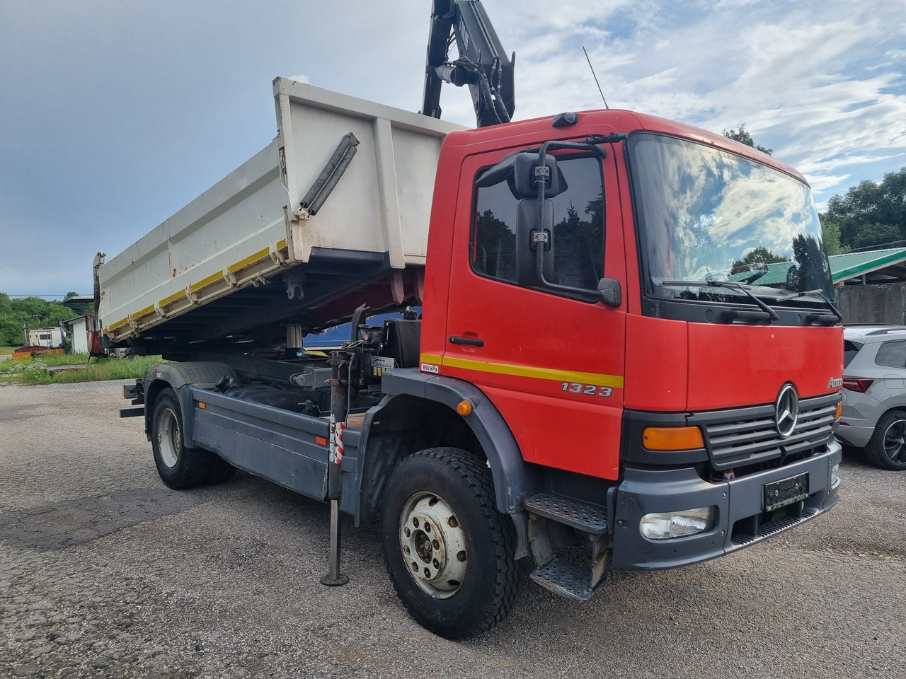 MERCEDES-BENZ ATEGO 1323 4x4 tipper + crane HIAB 095 - Volquete camión, Camión grúa: foto 3 MERCEDES-BENZ ATEGO 1323 4x4 tipper + crane HIAB 095 - Volquete camión, Camión grúa: foto 3