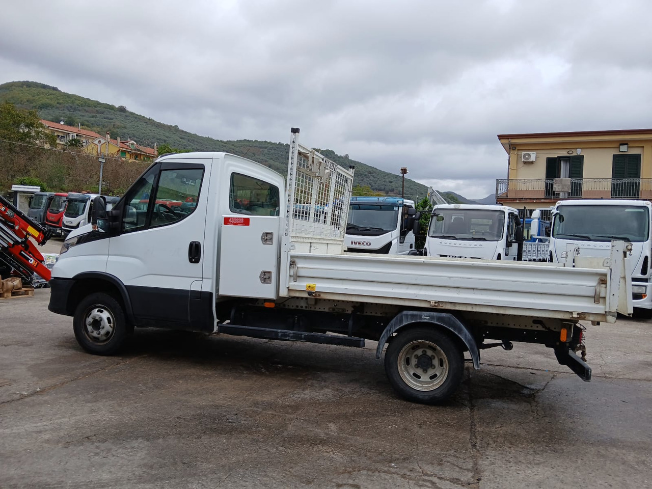 IVECO DAILY 35-120 - Camión grúa: foto 4 IVECO DAILY 35-120 - Camión grúa: foto 4