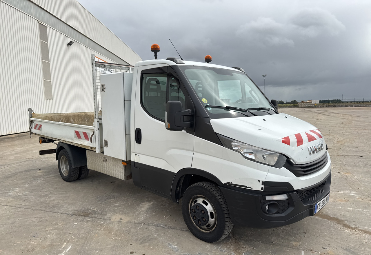 IVECO DAILY 35-150 - Volquete furgoneta: foto 5 IVECO DAILY 35-150 - Volquete furgoneta: foto 5