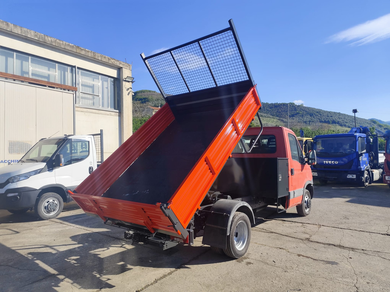 IVECO DAILY 35C13 - Volquete furgoneta: foto 4 IVECO DAILY 35C13 - Volquete furgoneta: foto 4