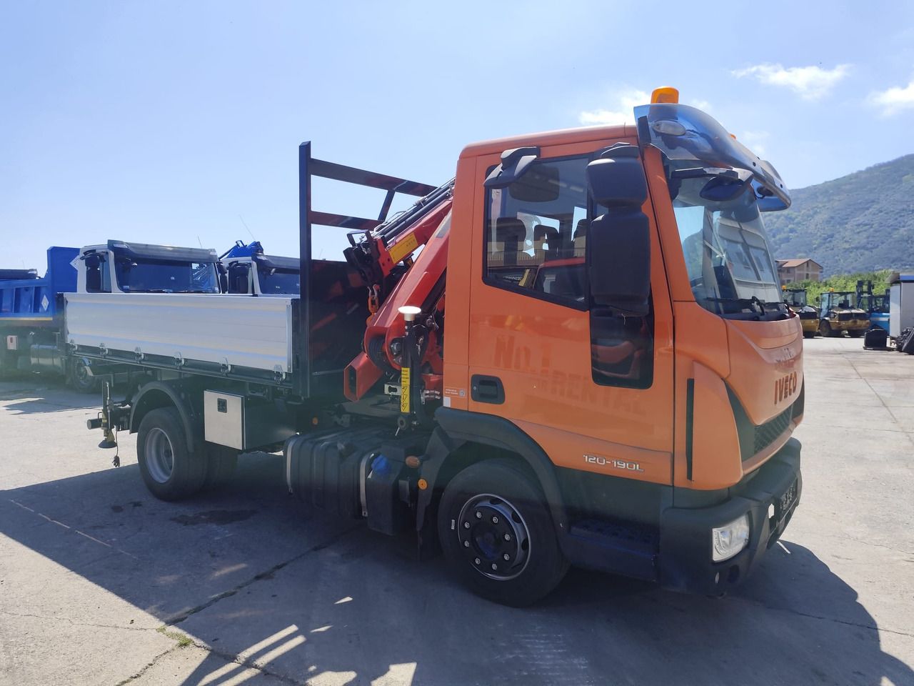 IVECO EUROCARGO 120-190L - Volquete camión, Camión grúa: foto 3 IVECO EUROCARGO 120-190L - Volquete camión, Camión grúa: foto 3