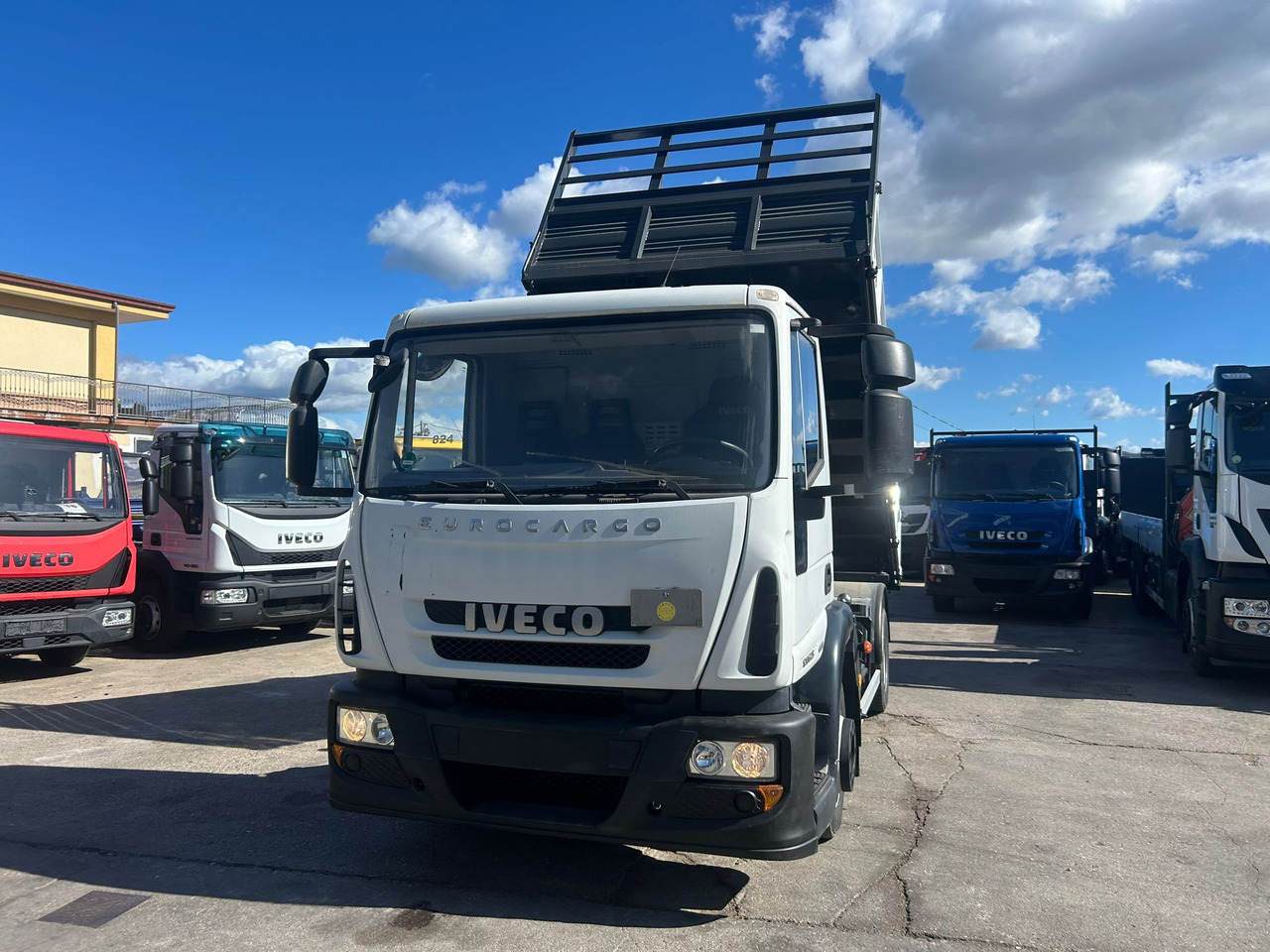 IVECO EUROCARGO 120E25 - Volquete camión: foto 5 IVECO EUROCARGO 120E25 - Volquete camión: foto 5